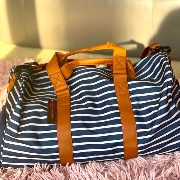 No Boundaries Handbags - No Boundaries Barrel Weekender Duffle Bag, Travel Bag, Single Compartment